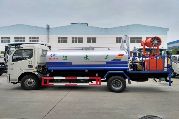 東風大多利卡霧炮車(8噸、30-40米噴霧機)圖片