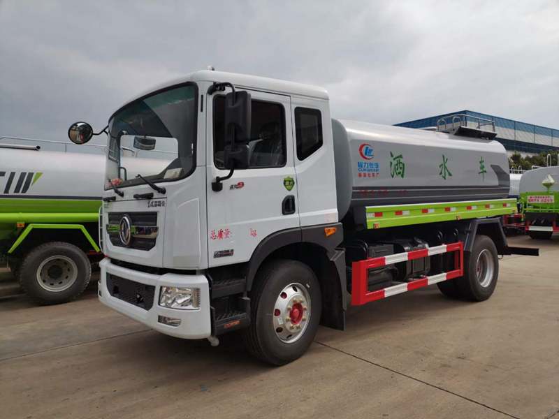 國(guó)六東風(fēng)D9灑水車(chē)