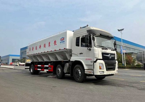 東風專底小三軸散裝飼料車（30-36方）
